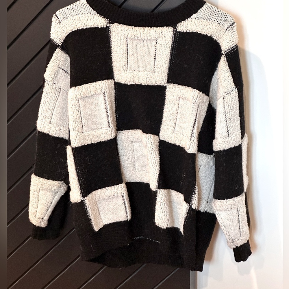 Line and Dot oversized sweater. Perfect for fall. Excellent condition